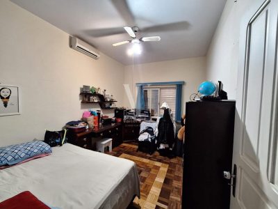 CASA COM 03 DORMITÓRIOS SENDO 01 SUÍTE