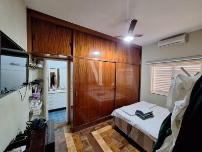 CASA COM 03 DORMITÓRIOS SENDO 01 SUÍTE