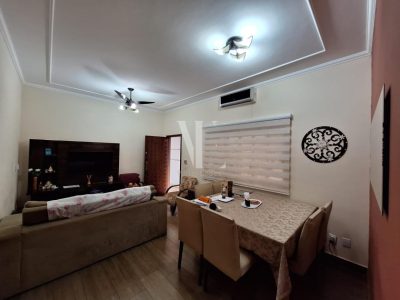 CASA COM 03 DORMITÓRIOS SENDO 01 SUÍTE